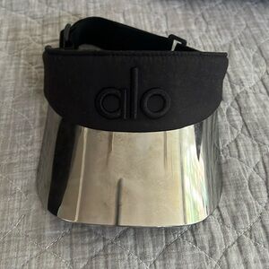 Alo Yoga Visor hat with sunglasses lid airlift solar